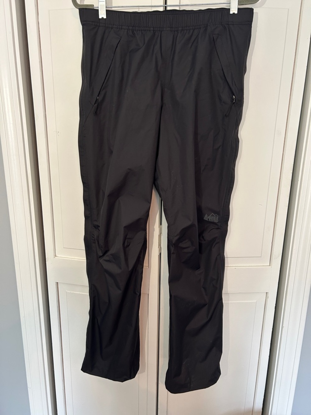 REI Women’s Peak 2.5l rain pants
Size medium